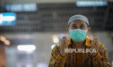 Ilustrasi Cegah Covid-19 di Masjid Istiqlal(Republika/Thoudy Badai)