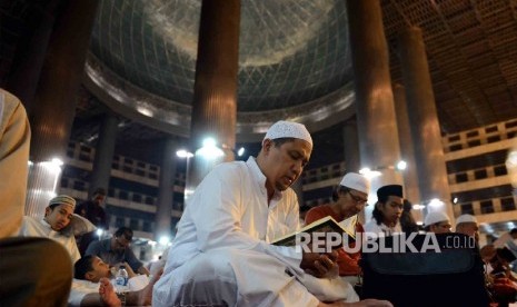 Ilustrasi Itikaf. Itikaf merupakan ibadah yang dianjurkan terutama 10 hari terakhir Ramadhan 