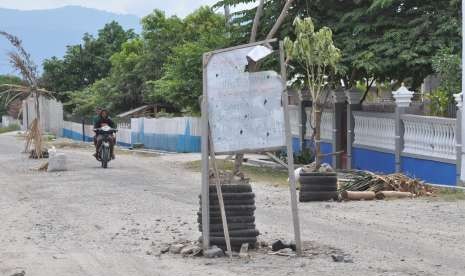 Perbaikan Jalan Juanda Tangerang Tunggu Keputusan AP II. Foto:   Ilustrasi jalan rusak.