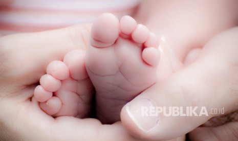 Obesitas tidak hanya mengancam orang dewasa yang kurang aktif bergerak, namun juga bayi (Foto ilustrasi bayi)