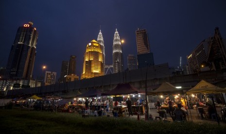 Ilustrasi Kampung Baru, Kuala Lumpur, Malaysia, pada malam hari. Sedkkitnya 15 rumah habis terbakar di Kampung Baru, Jumat (29/12) pagi.