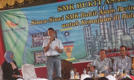 Ilustrasi kegiatan di SMK Bukit Asam.