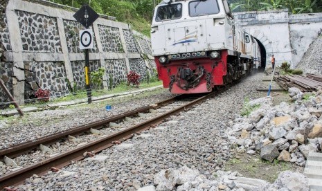 Ilustrasi kereta api. Seorang anak di Kabupaten Ogan Komering Ulu (OKU), Sumatera Selatan, tersambar Kereta Api (KA) Kuala Stabas yang datang dari arah Baturaja menuju Tanjung Karang hingga mengalami luka robek di bagian kepala.