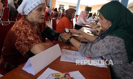 Ilustrasi Kesehatan lansia. Pertumbuhan ekonomi Jatim sebesar 5,51 persen dtopang oleh pertumbuhan ekonomi Lapangan Usaha Jasa Kesehatan dan Kegiatan Sosial.