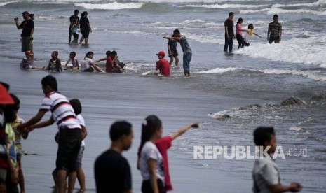 Tahun Baru, Polda Banten Ajak Warga Makmurkan Tempat Ibadah. Ilustrasi liburan Natal dan Tahun Baru.