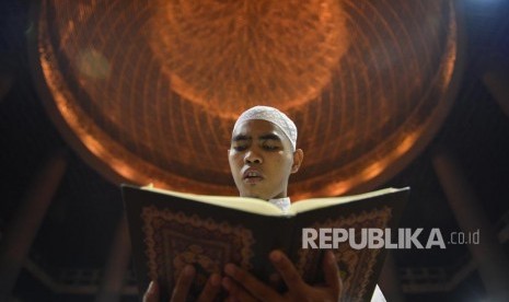 Ilustrasi Membaca Alquran