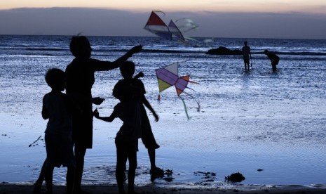 Pemerintah Kabupaten (Pemkab) Garut, Jawa Barat, mempercantik kawasan wisata pantai untuk menyambut wisatawan dari berbagai daerah (Ilustrasi Wisata Pantai)