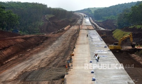 Ilustrasi Pembangunan Jalan Tol. DPRD meminta Pemprov Jambi selesaikan masalah pembebasan lahan tol Trans Sumatra.