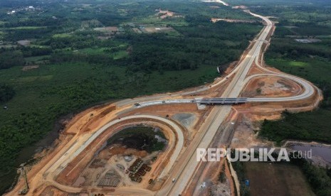 Ilustrasi pembangunan jalan tol. Jalan Tol Indrapura-Kisaran, Sumut ditargetkan rampung pada akhir tahun ini.