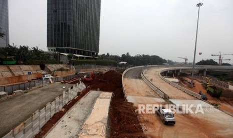 Ilustrasi Pembangunan Jalan Tol. Anggota Komisi V DPR RI Syahrul Aidi Maazat menyebut penggantian lahan untuk pembangunan jalan tol harus menguntungkan masyarakat karena tidak ada nilai tambah langsung yang bisa dinikmati setelah proyek selesai.