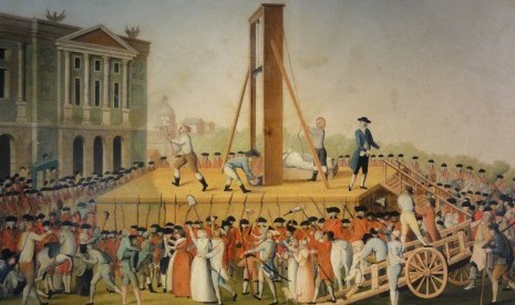 Ilustrasi pemenggalan kepala tahanan dengan menggunakan guillotine di Prancis pada abad pertengahan.