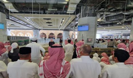 Ilustrasi sholat jenazah di Masjidil Haram, Makkah.