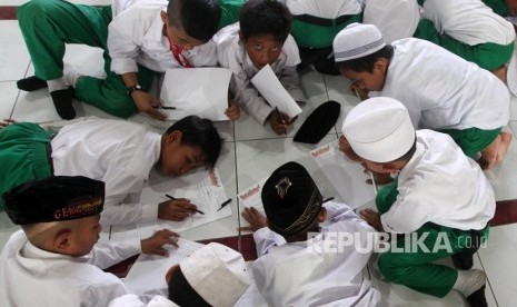 Pembukaan pembelajaran tatap muka madrasah beragama di Aceh bertahap. Ilustrasi Siswa Madrasah