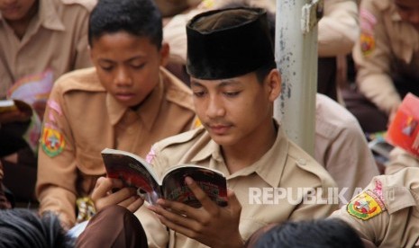  Guru Madrasah: Sejarah Islam Harus Diberikan Utuh. Foto ilustrasi siswa madrasah.