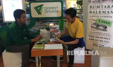 Edukasi ZIS dan Wakaf Dinilai Perlu Bagi Anak-Anak Muslim. Ilustrasi Zakat di Dompet Dhuafa