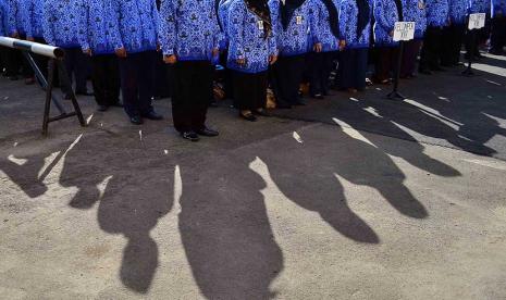 Ilustrasi ASN. Menteri Pendayagunaan Aparatur Negara dan Reformasi Birokrasi (MenPANRB) Tjahjo Kumolo mencabut larangan pembatasan bepergian ke luar negeri bagi aparatur sipil negara (ASN). 