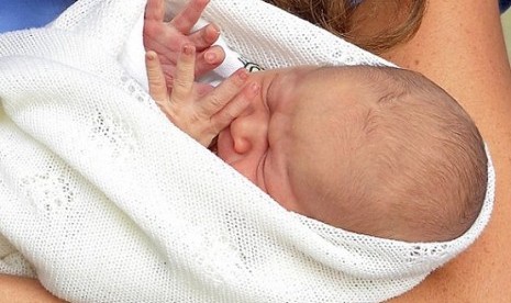 Images of the prince, his little hand peeking above a white crocheted wrap, blanketed the front pages of British newspapers Wednesday.