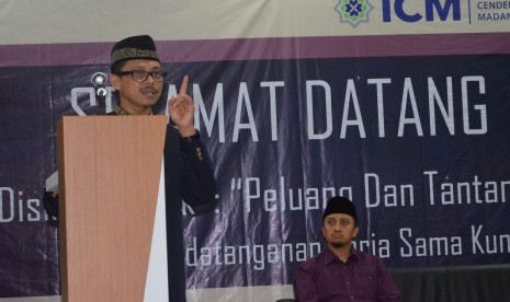 Imam Besa Masjid New York berbicara dalam diskusi Peluang dan Tantangan Islam di Dunia Barat' di Sekolah Insan Cendekia Madani (ICM), Serpong, Rabu (16/12). 