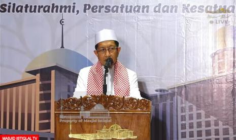 Imam Besar Masjid Istiqlal Nasaruddin Umar memberikan sambutan menjelang takbir akbar pada Ahad (1/5/2022). Masjid Istiqlal Kembangkan Masjid Metaverse