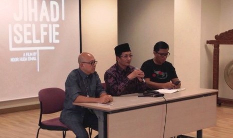 Imam Besar Masjid Istiqlal Nasaruddin Umar (tengah) menjadi pembicara diskusi film 'Jihad Selfie' di KBRI Seoul, Sabtu (27/8).