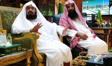 Warga AS Masuk Islam, Syahadat Dibimbing Imam Masjidil Haram. Foto: Imam Besar Masjidil Haram, Syeikh Abdurrahman As Sudais (kiri).