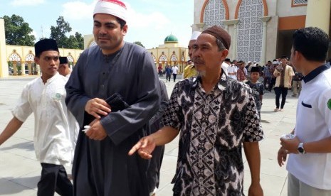 Imam Mesir, Syekh Ezzat El Sayyed Rashid, tiba di Masjid Hubbul Wathan Islamic Center, NTB, Jumat (26/5).