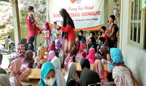 IMKP Laksanakan Pengabdian Masyarakat di Rumah Literasi Sidomulyo.