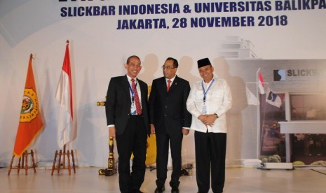 imposium internasional lingkungan kelautan yang diselenggarakan oleh Slikcbar Indonesia dan Universitas Balikpapan di Hotel Fairmont, Senayan, Jakarta, Rabu, (28/11).