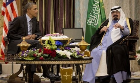 In this March 28, 2014 file photo, US President Barack Obama meets with Saudi King Abdullah about a coalition to tackle the extremist Islamic State group, at Rawdat Khuraim, Saudi Arabia. 