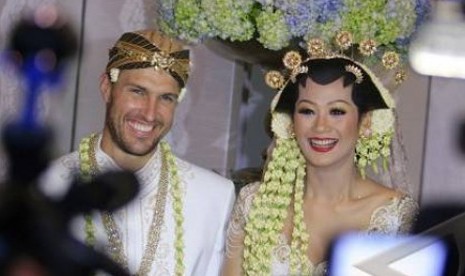 Indah Kalalo dan suami, Justin Werner