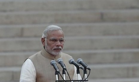 India's Prime Minister Narendra Modi takes his oath at the presidential palace in New Delhi May 26, 2014.