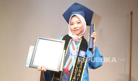 Indira Dwi Rahma, mahasiswa Program Studi Sistem Informasi Akuntansi dari Universitas Bina Sarana Informatika (UBSI), kuliah adalah perjalanan untuk menemukan potensi diri dan mengembangkan keterampilan yang relevan di era digital.