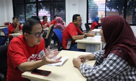 Individual coaching. Loop Institute of Coaching bekerjasama dengan Program S2 Psikologi dan Career Center Universitas Islam Negeri (UIN) Syarif Hidayatullah Jakarta mengadakan Program Community Service Empowering the New Generation, Sabtu (16/2). 