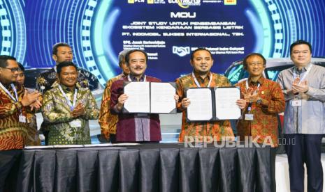 Indomobil Group melakukan kolaborasi strategis dengan PLN Icon Plus untuk mendukung percepatan adopsi kendaraan listrik di Indonesia di acara Electricity Connect 2024 di Jakarta yang berlangsung Rabu (20/11/2024) hingga Jumat (22/11/2024). 