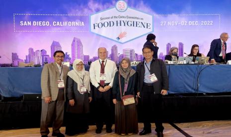 Deputi Bidang Penganekaragaman Konsumsi dan Keamanan Pangan Badan Pangan Nasional/National Food Agency (NFA) Andriko Noto Susanto (paling kanan) , menjadi delegasi NFA dalam WHO Global Strategi for Food Safety 2022-2030 pada Sesi Codex Committee on Food Hygiene (CCFH) ke 53, di San Diego, USA, Kamis, (1/12/2022). Menurutnya, partisipasi NFA ini merupakan bentuk representasi Indonesia sekaligus menandai bahwa Indonesia siap turut ambil bagian dan berperan aktif mewujudkan keamanan pangan global.