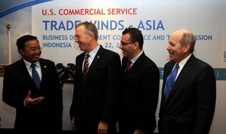 Indonesia and United States open Trade Winds -Asia on Monday in Jakarta, an event that open opportunity for small medium enterprises fro both countries. From left to right are: Vice Chairman of Indonesia-USA Parliament Causus-Vice Secretary Faction Bobby A