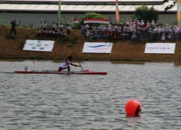 Indonesia berhasil meraih emas pertamanya lewat cabang Kano 1000 meter putra (C1-Men Final) lewat Eka Okta Oktarianus pada Jum'at (11/11). (Republika Online/Fafa)