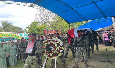 Indonesia kembali kehilangan Prajurit terbaik bangsa, seorang Prajurit TNI Angkatan Darat gugur akibat penyerangan yang dilakukan oleh Kelompok Kriminal Bersenjata (KKB) pada Jumat, (3/32023) lalu di Kabupaten Puncak, Papua. Prajurit tersebut adalah Kopda (Anumerta) Jumardi yang merupakan personel Satgas Yonif Raider 303/SSM Divisi 1 Kostrad.