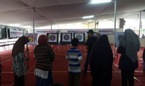 Indonesia Memanah di ajang Islamic  Book Fair (IBF) 2016 di Istora Senayan Jakarta. Pameran tersebut akan berlangsung hingga Ahad (6/3).