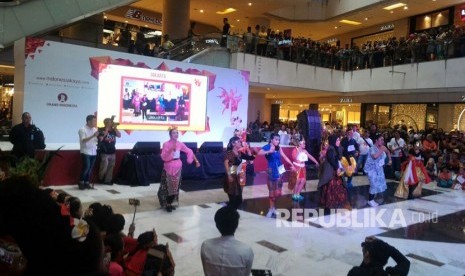 Indonesia Menari 2017 digelar di Grand Indonesia, Jakarta Pusat, Ahad (19/11). 