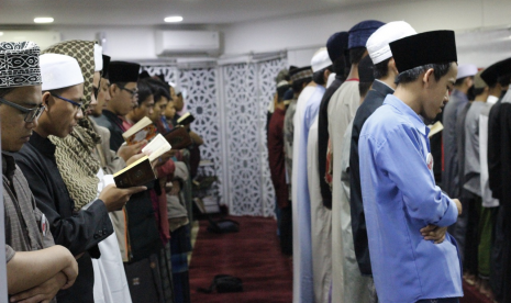 Indonesia Murojaah menggelar tarawih lima juz setiap malam di Masjid An-Nahl, Cisauk, Tangerang.