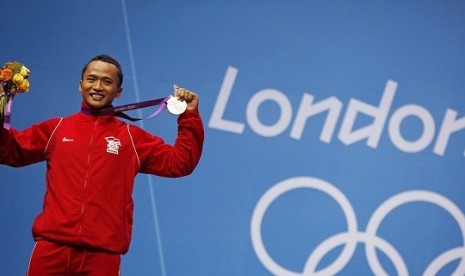 Indonesia's Triyatno Triyatno poses with his silver medal at the podium of the men's 69Kg weightlifting competition at the ExCel venue at the London 2012 Olympic Games July 31, 2012.   