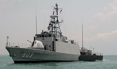 One of Indonesian battle ships, KRI Todak 631 (file)