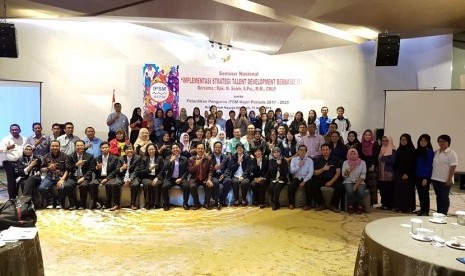 Indonesia Strategic Talent Development Community yang dipimpin Mohamad Soleh menggelar seminar di Batam.