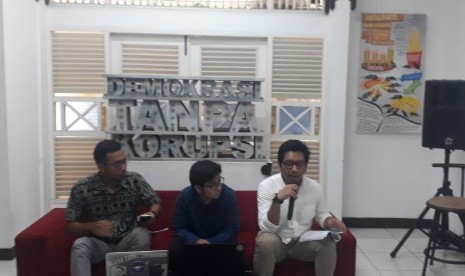 Indonesian Corruption Watch bersama dengan Transparency International Indonesia merilis evaluasi kinerja Komisi Pemberantasan Korupsi (KPK) periode 2015-2019, di Kantor ICW, Kalibata, Jakarta, Ahad (12/5).