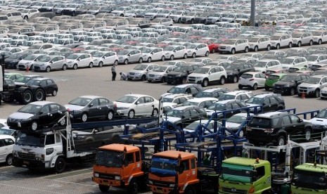 Indonesian made cars and CBU in car terminal of Tanjung Priok are ready to be distributed. (illustration)  