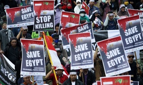 Indonesian mass organizations hold a peaceful rally in Jakarta on Friday to show their solidarity to the crisis in Egypt. 