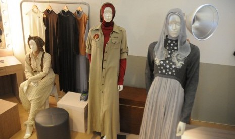 Indonesian Muslim apparel on display in an Indonesia Fashion Week counter in Jakarta (illustration) 