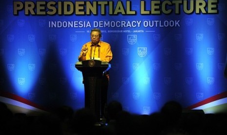 Indonesian President Susilo Bambang Yudhoyono delivers his speech in a presidential lecture on Indonesia Democracy Outlook in Jakarta on Tuesday. 