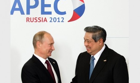 Presiden Susilo Bambang Yudhoyono (kanan) dan Presiden Federasi Rusia Vladimir Putin (kiri) saat pertemuan APEC di Rusia, tahun lalu.